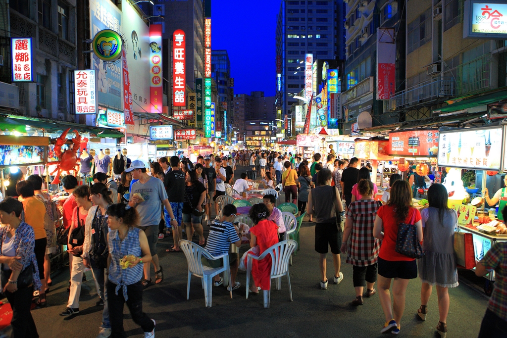 明年有6個連續假期，民眾可以事先規劃旅遊行程。圖為高雄六合夜市。 圖：翻攝交通部觀光局網站