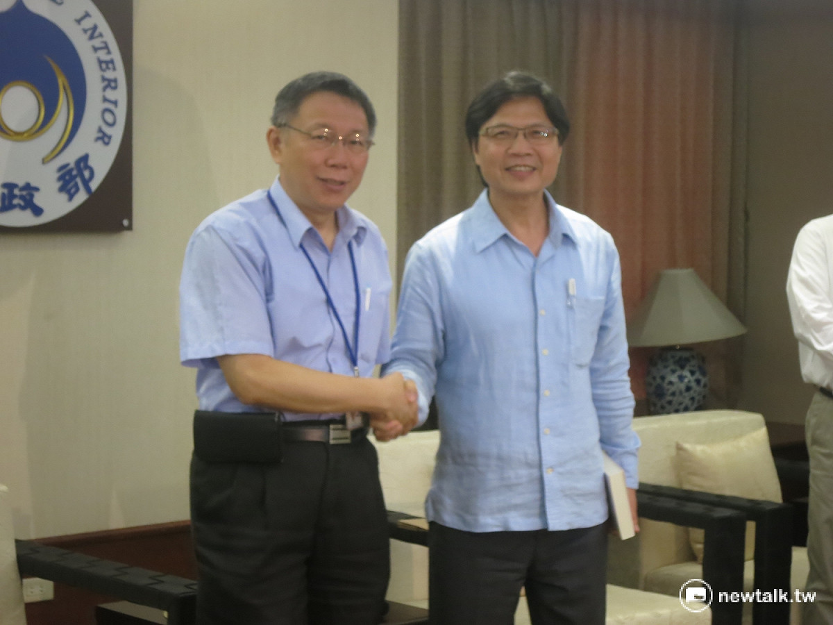 台北市長柯文哲8日下午拜會內政部長葉俊榮，談公宅問題。 圖：呂佳峻/攝