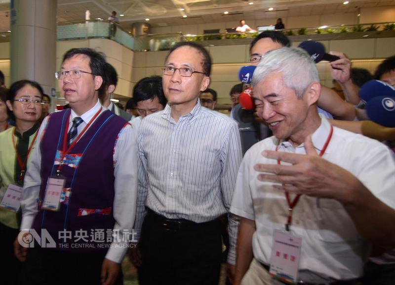 行政院長林全9日前往桃機視察，盼大家痛定思痛，別再發生淹水事件。 圖：中央社