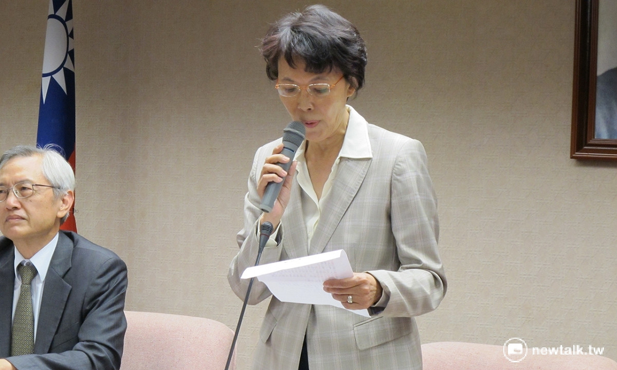 立法院內政委員會輪值召委黃昭順13日2度宣布休息，並痛斥民進黨「逢中必反」。 圖：林朝億/攝