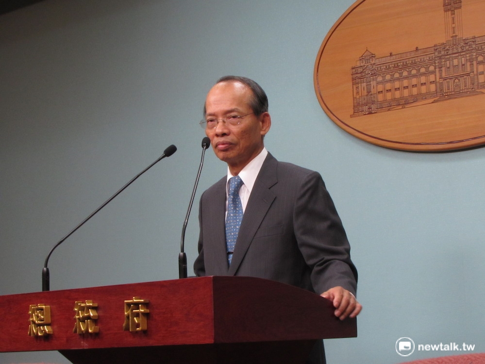 關於總統蔡英文月底出訪巴拿馬與巴拉圭的「英翔專案」，外交部次長侯清山14日召開記者會說明。 圖：邱珮文/攝