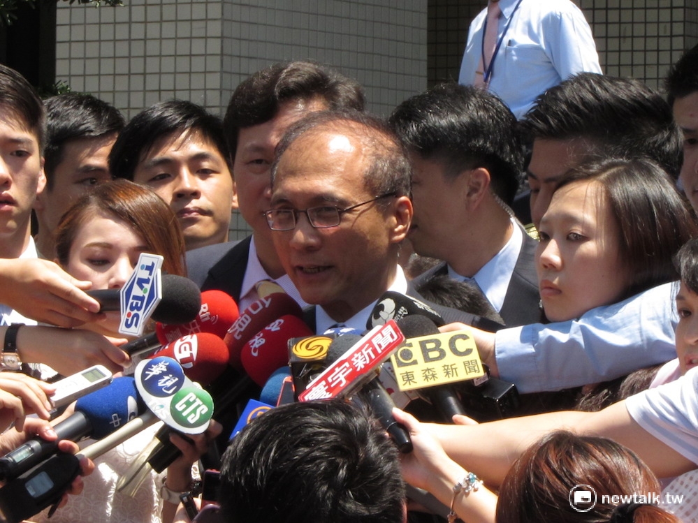 行政院長林全15日受訪表示，陸配就是新住民，行政院照顧陸配權益的政策原則不會改變。 圖：邱珮文/攝