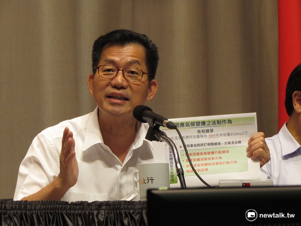 環保署長李應元16日表示，如果全民總意志貫徹下去，從個人落實節電節能，缺電一點都不是問題。 圖：邱珮文/攝
