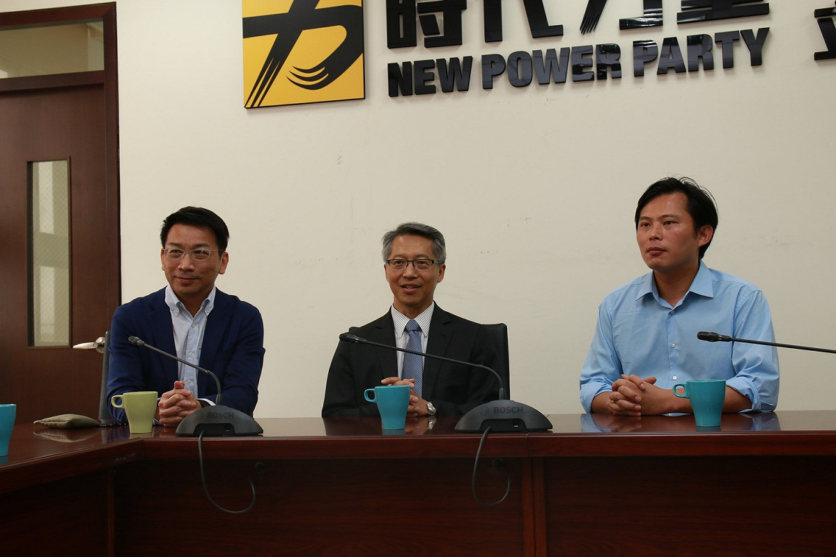 準中研院院長廖俊智（中）20日赴立法院拜會朝野各黨團。圖為拜會時代力量。 圖：徐永明辦公室提供