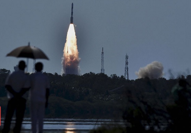 印度22日成功以「C34極軌衛星運載火箭」（PSLV-C34）搭載20顆衛星發射升空，創下該國歷史紀錄。 圖：翻攝新德里電視台