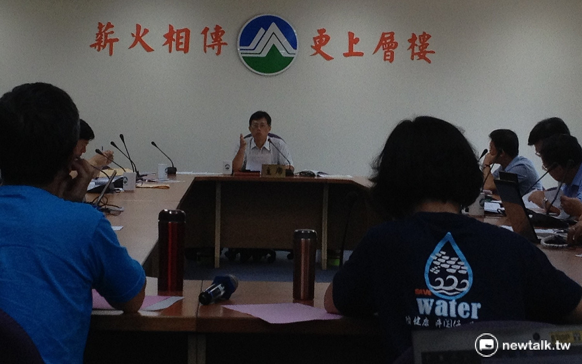環保署23日上午舉行「中油大林廠擴增環境影響審查會議」，決議要求中油補件後再審。 圖：周富美/攝