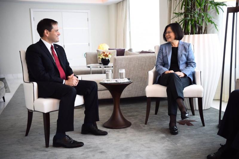 盧比歐在參議員官網公開與總統蔡英文的會晤照片及會談內容。 圖：翻攝自參議員盧比歐官網