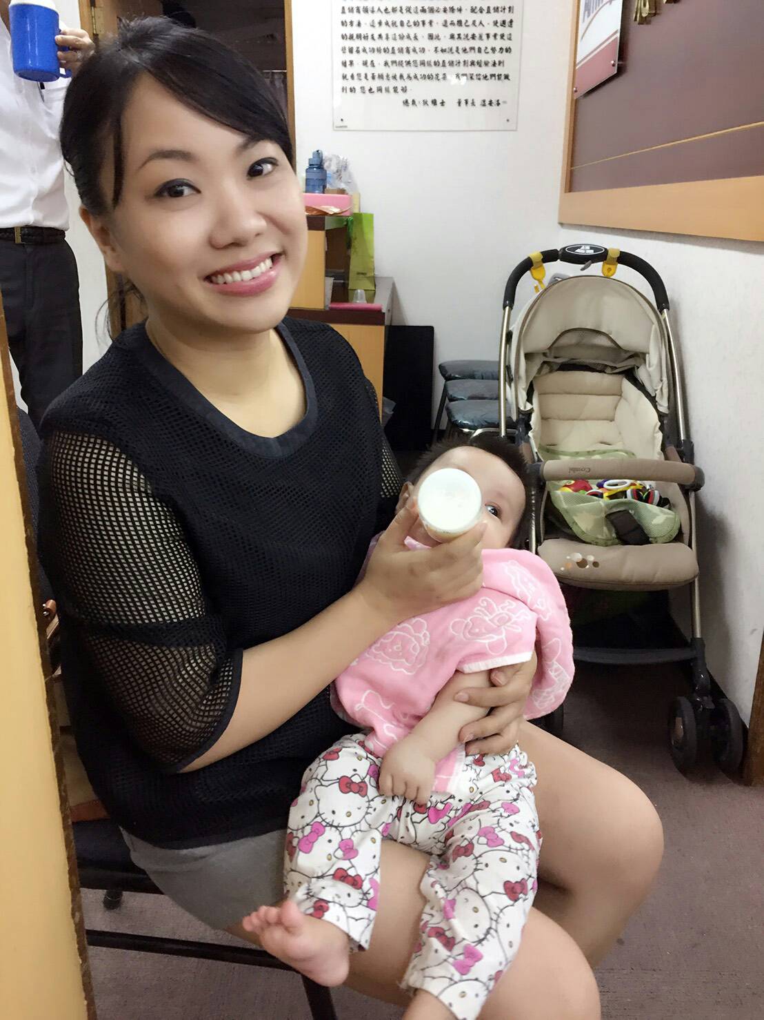 劉小姐結婚時35歲，36歲生下第1胎，懷孕過程中補充綜合維他命、蛋白質和鐵，37歲順利誕下第2胎。 圖：劉小姐提供
