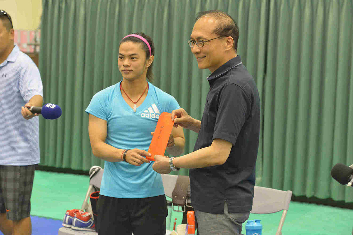 52位選手備戰里約奧運，行政院長林全送上10萬加菜金，為選手加油。 圖：教育部體育署提供