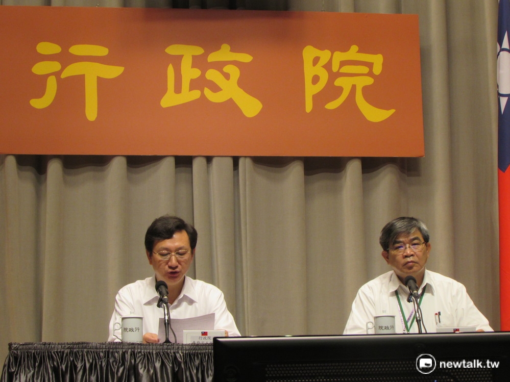 行政院會30日通過勞基法部分條文修正草案，將送立法院審議。圖為會後記者會。 圖：邱珮文/攝