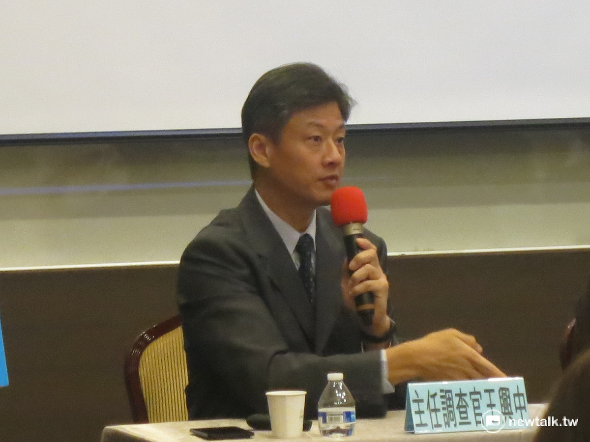 飛安會30日上午召開「復興航空GE235飛航事故調查報告發布記者會」。圖為飛安會執行長王興中。 圖：呂佳峻/攝