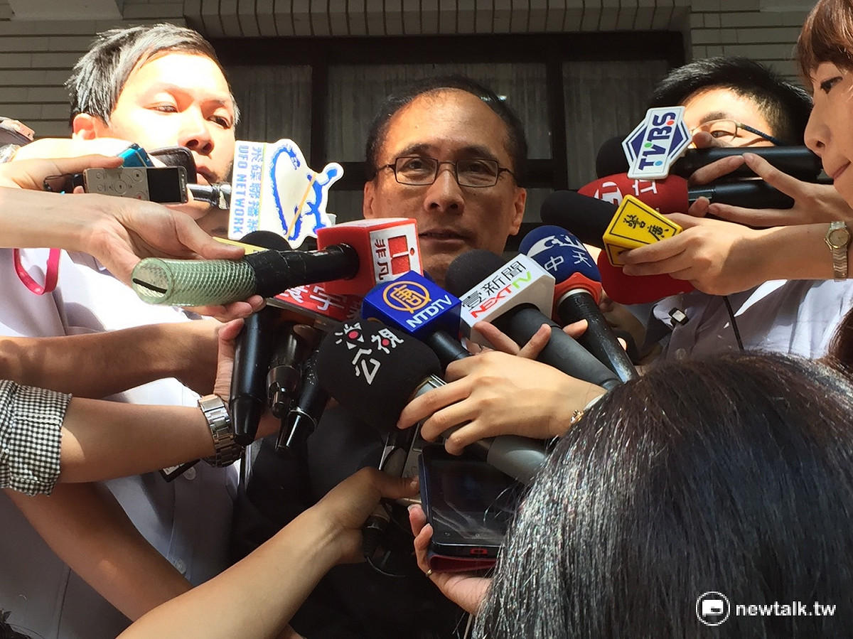 行政院長林全1日赴立法院備詢，針對海軍金江艦雄三飛彈誤射爭議，林全表示已經派行政院副院長林錫耀南下高雄了解，對於造成傷亡感到難過。 圖：新頭殼資料照片