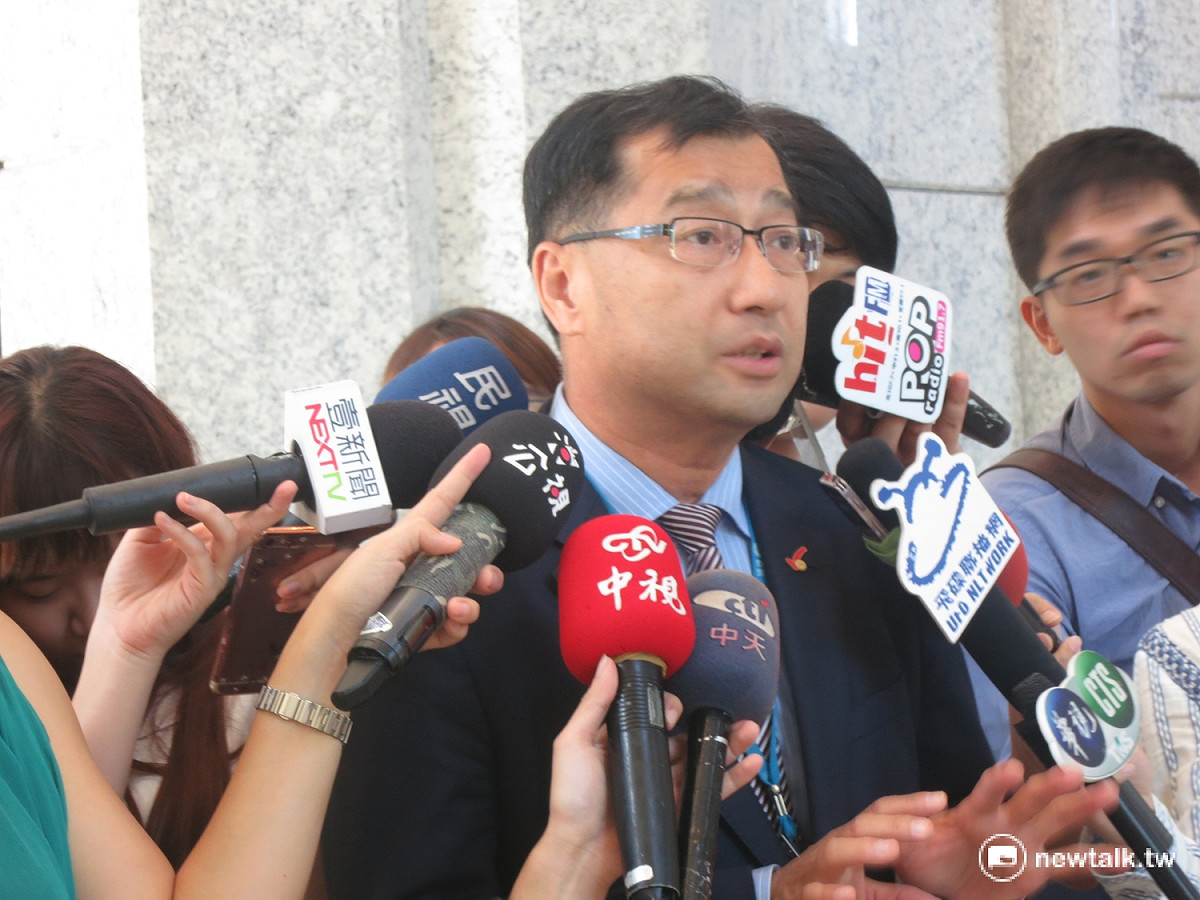 針對大巨蛋公安問題，遠雄副總蔡宗易5日表示，目前已陸續針對屋頂螺絲、鋼板以及排水溝等進行準備，抽水設備也已經進場待命。 圖：呂佳峻/攝