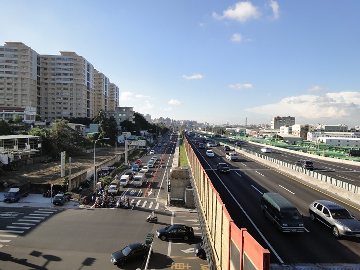 大灣交流道繼 104年底優先開放北上匝道通車後，南下匝道也將在6日（週三）下午4點開放通車。 圖：台南市政府提供