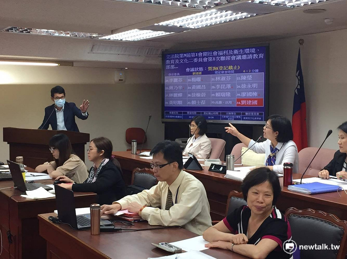 民進黨立委劉建國6日出席衛環委員會，卻為了登記發言爭議與輪值召委林淑芬爆發衝突。 圖：鄭佑漢/攝