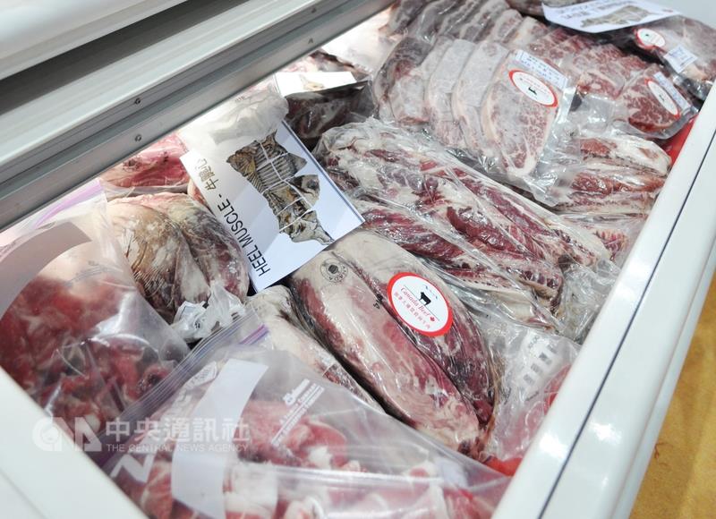衛福部食藥署在強颱來襲的7日晚間突然宣布，8日起，加牛恢復受理進口報驗。 圖：中央社資料照片
