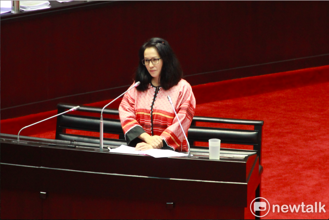 無黨籍山地原住民立委高金素梅疑涉詐助理費，同時查出相關金流有國安疑慮，10日上午其在陽明山住處遭到檢調搜索，並將她帶回國安站進行訊問。 圖：鄭佑漢/攝（資料照）