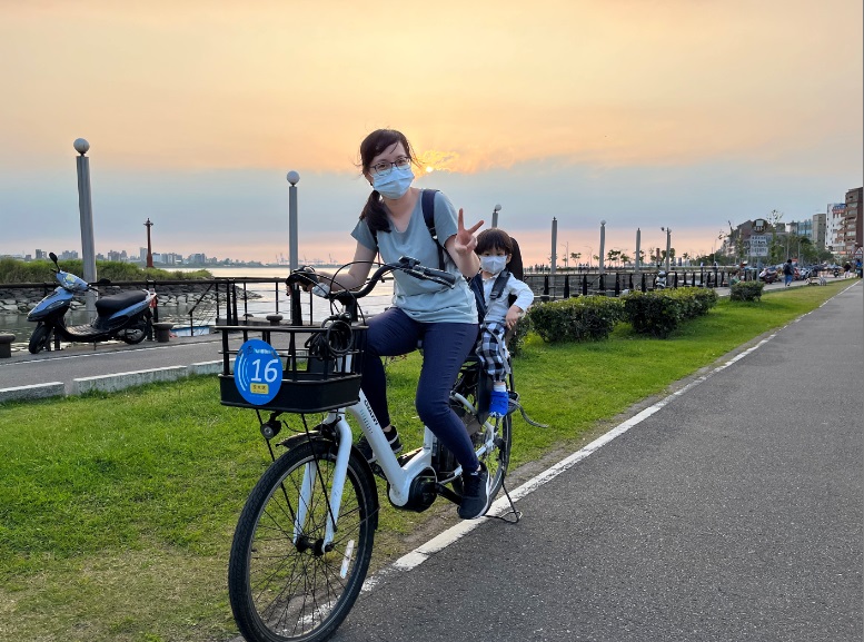 來淡水看夕陽總是能有滿滿回憶。 圖：新北市水利局/提供
