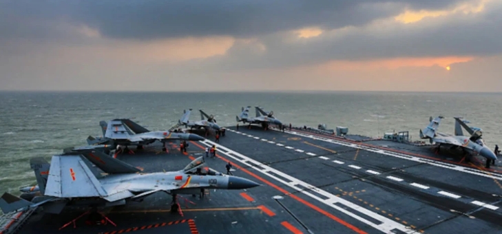 遼寧艦艦隊近日在西太平洋和台灣東部海域訓練，據日本防衛省監測艦載機從早到晚起降超過一百次。 圖 : 翻攝自聆聽視野（資料照）