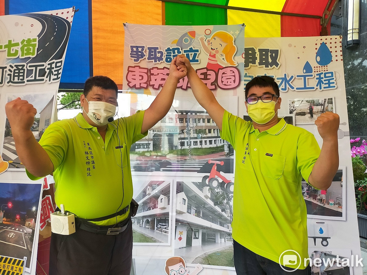 林文仲（左）與兒子林詠興一同參選里長及市議員，是年底大選台中市最早浮出檯面的父子檔參選人。  唐復年/攝