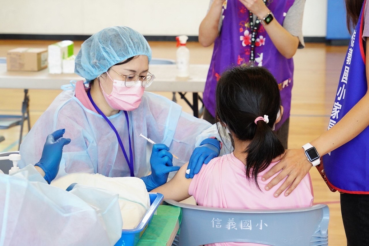 6到12歲學童今起開打莫德納疫苗。 圖：台北市政府 / 提供