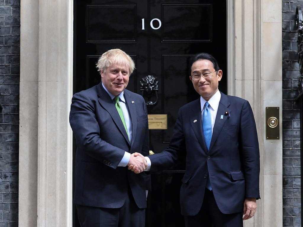 英國首相強生（左）與日本首相岸田文雄（右）。 圖：翻攝強生臉書