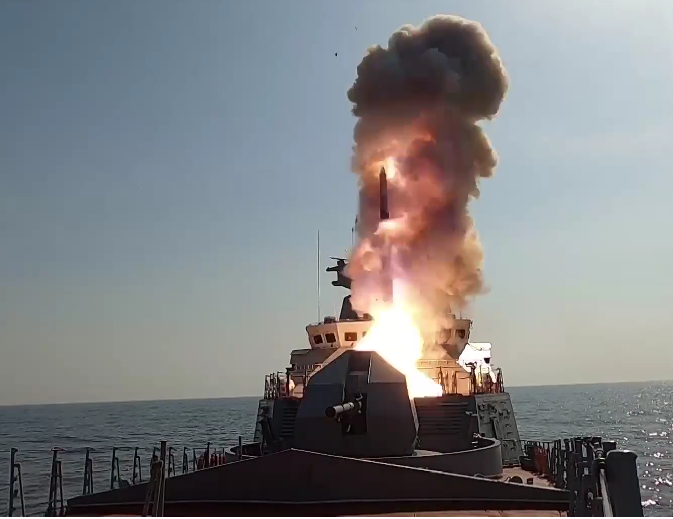 俄軍在日本海試射新型反潛導彈。 圖：翻攝自環球網