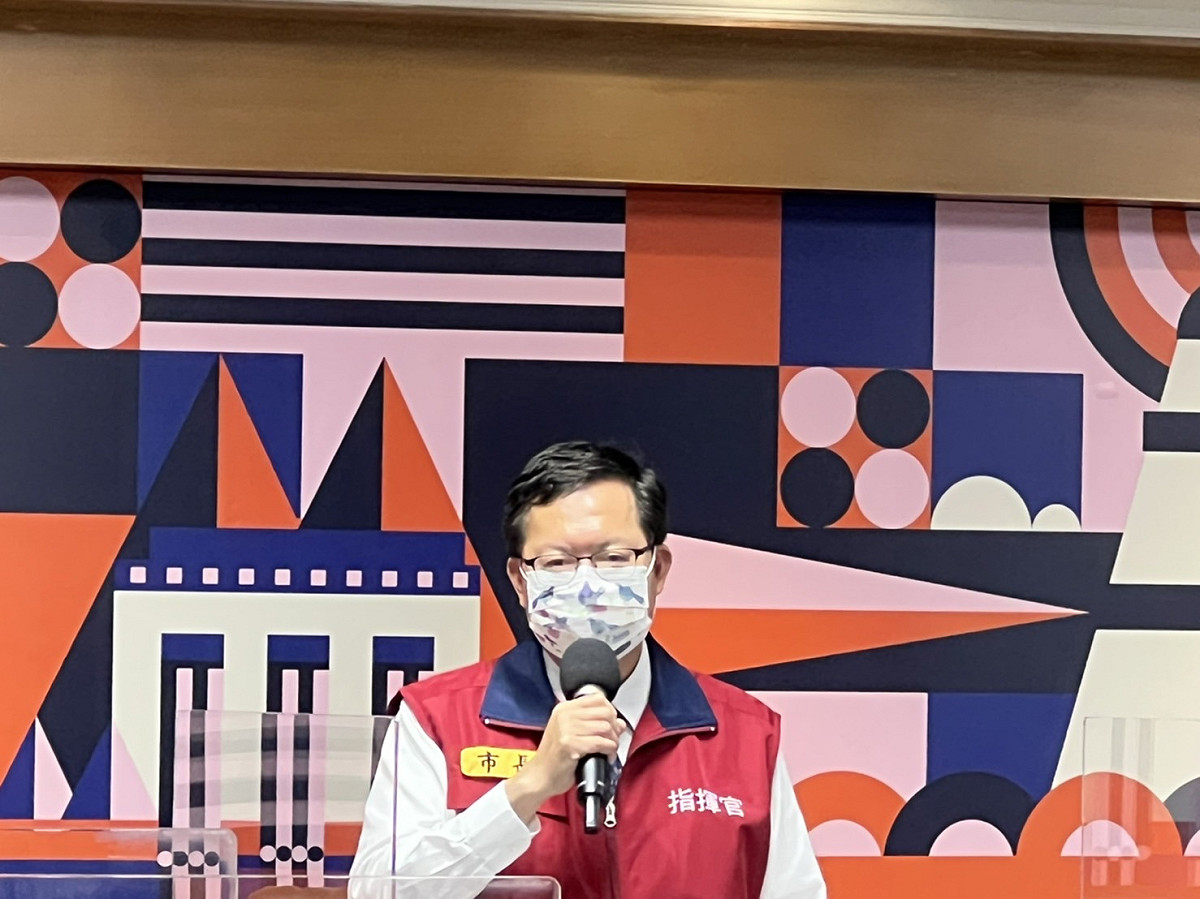 鄭文燦說明防疫政策調整。 圖：桃園市政府/提供
