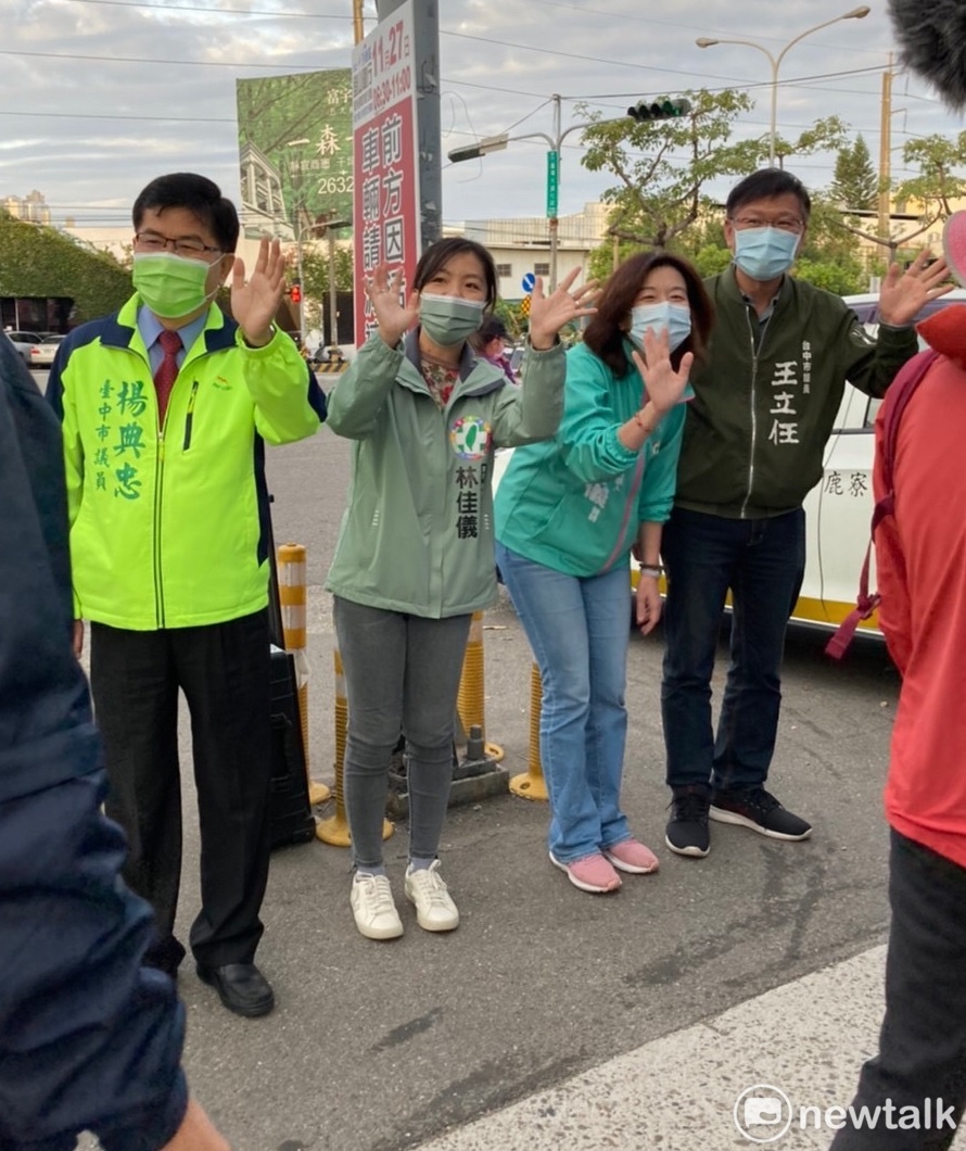 林佳儀（左二）與楊典忠（左一）、王立任（右一）都可獲得民進黨提名參選台中市第二選區市議員。  唐復年/攝