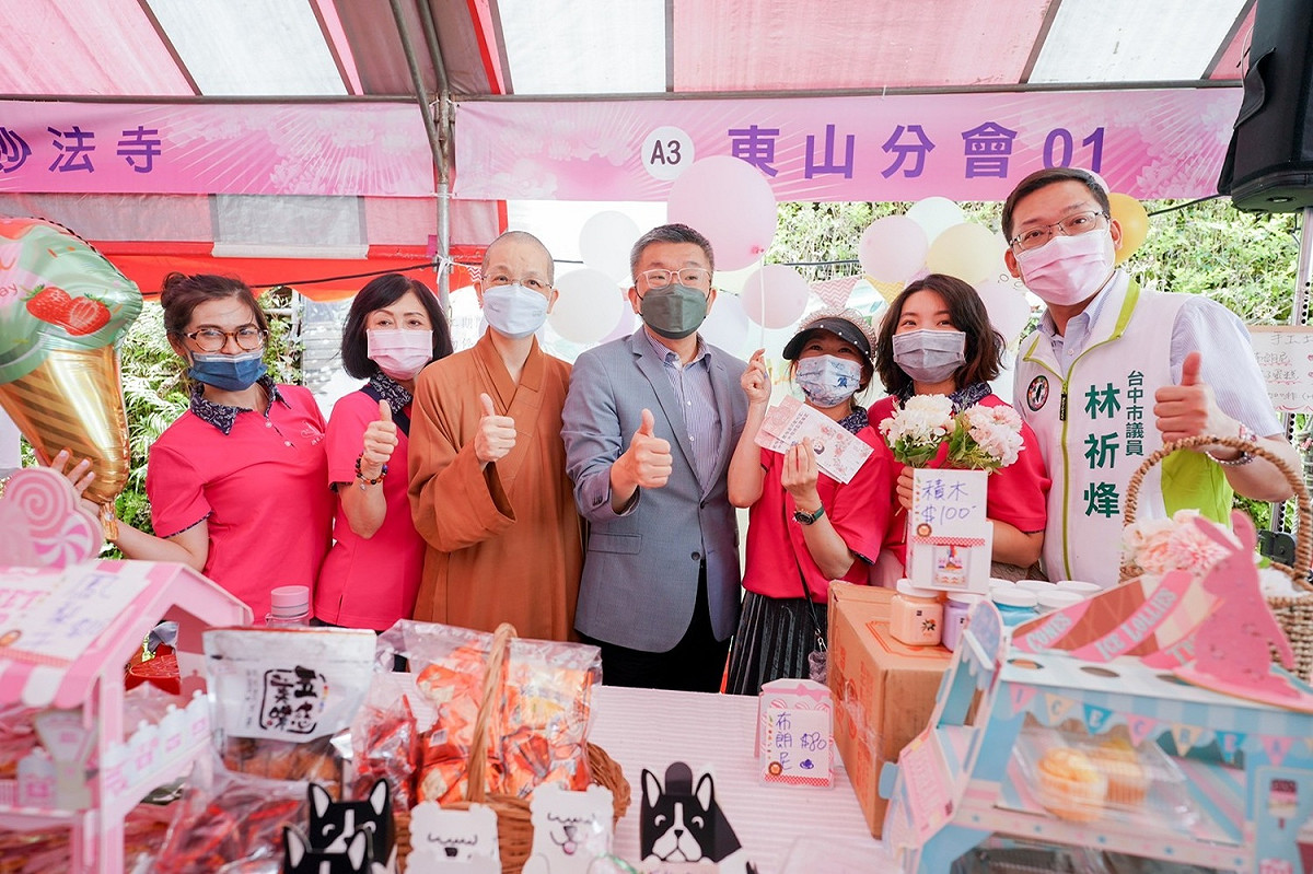 蔡其昌出席惠中寺佛誕節暨孝親報恩活動。 蔡其昌辦公室/提供