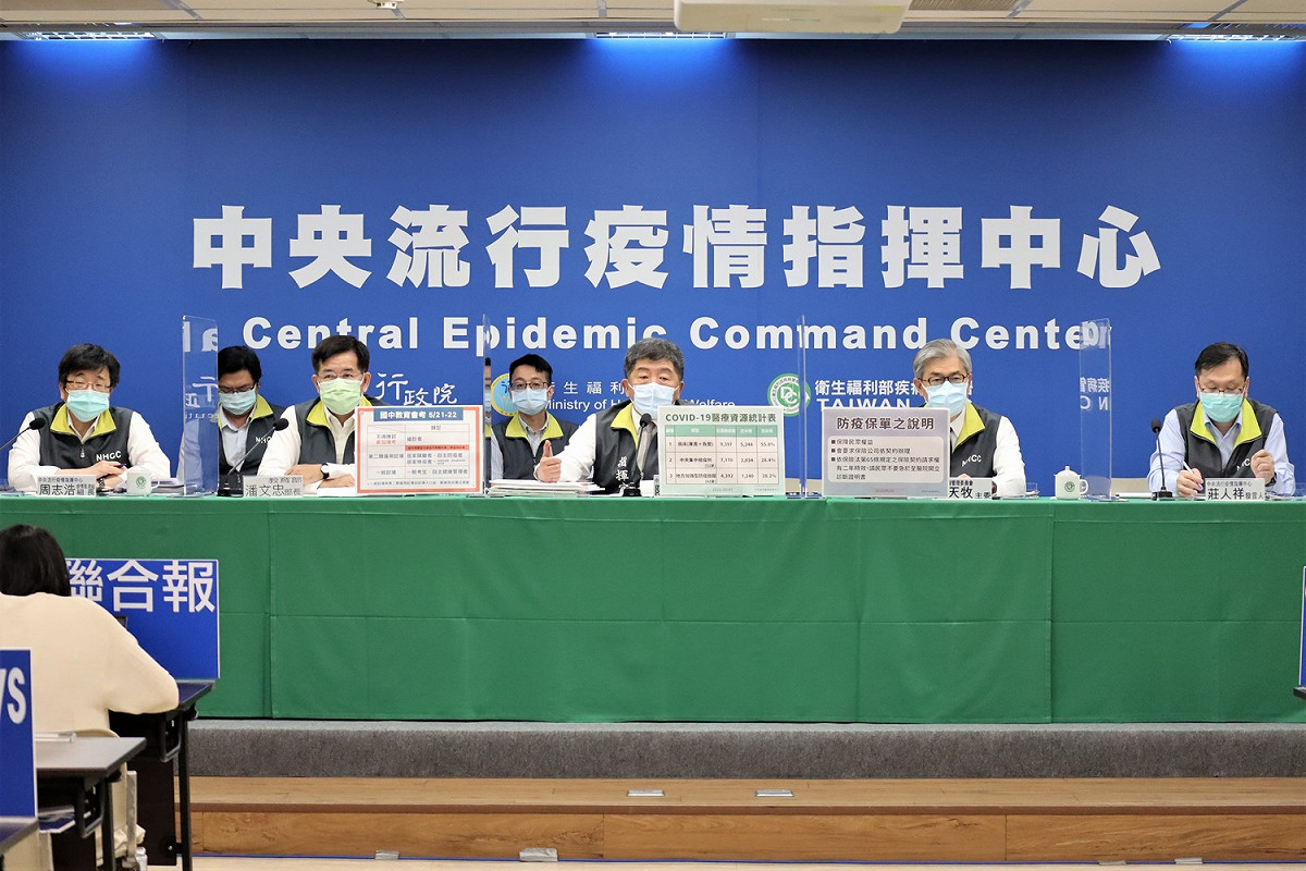 中央流行疫情指揮中心說明，若職場有確診者，民眾可依3原則進行風險評估。 圖：中央流行疫情指揮中心／提供