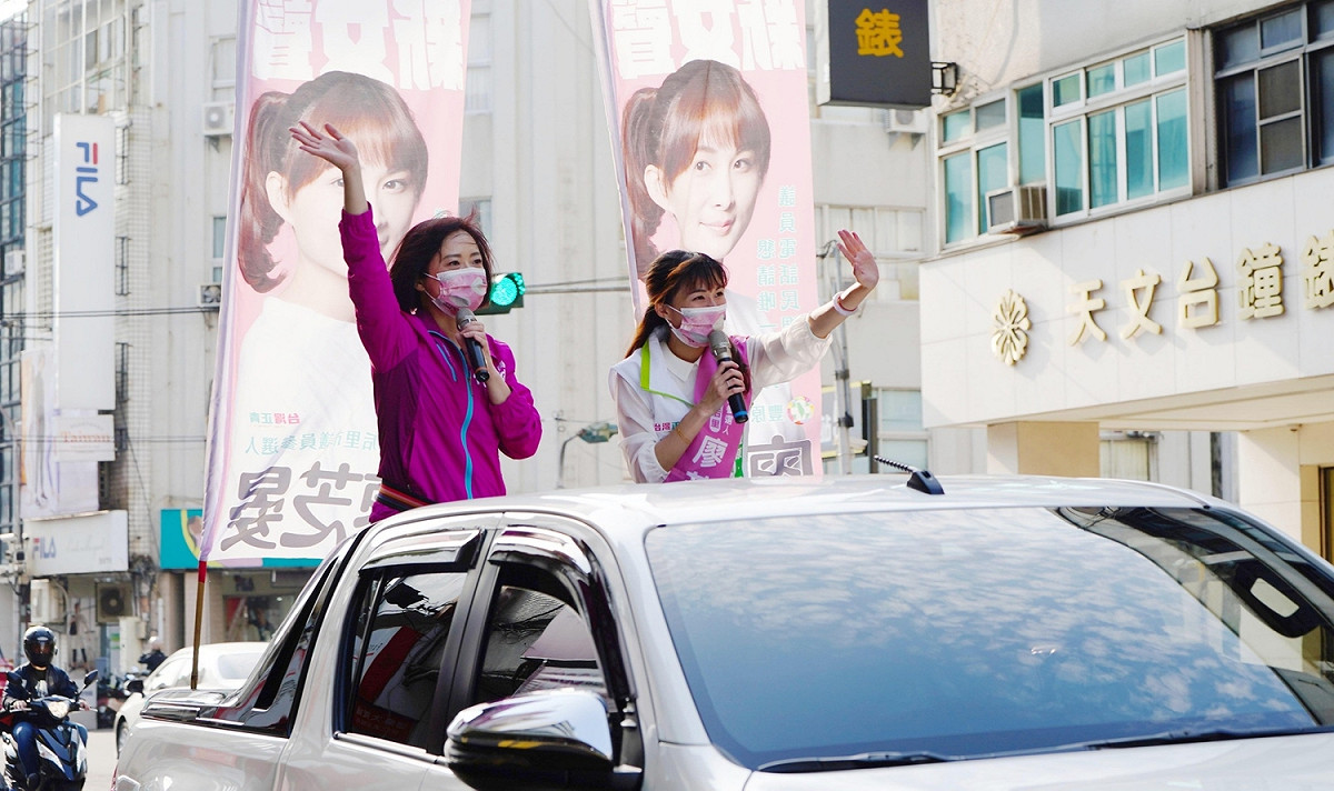 何欣純陪同廖芝晏車掃。 何欣純/提供