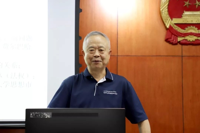 華東政法大學法學教授童之偉具名發表意見，指官方將民眾強制送往方艙隔離為非法。 圖：翻攝自東南大學法學院