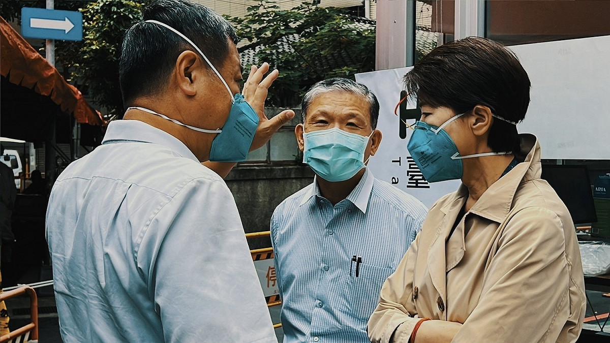 台北市副市長黃珊珊前往視察台北市立聯合醫院婦幼院區開設親子兒童防疫急門診。 圖：台北市政府 / 提供
