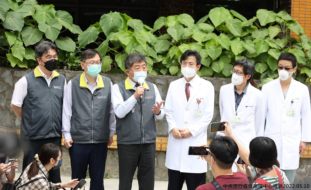 中央流行疫情指揮中心 指揮官陳時中今視察部立台北醫院急診分流情形及兒童就醫綠色通道 圖：中央流行疫情指揮中心/提供
