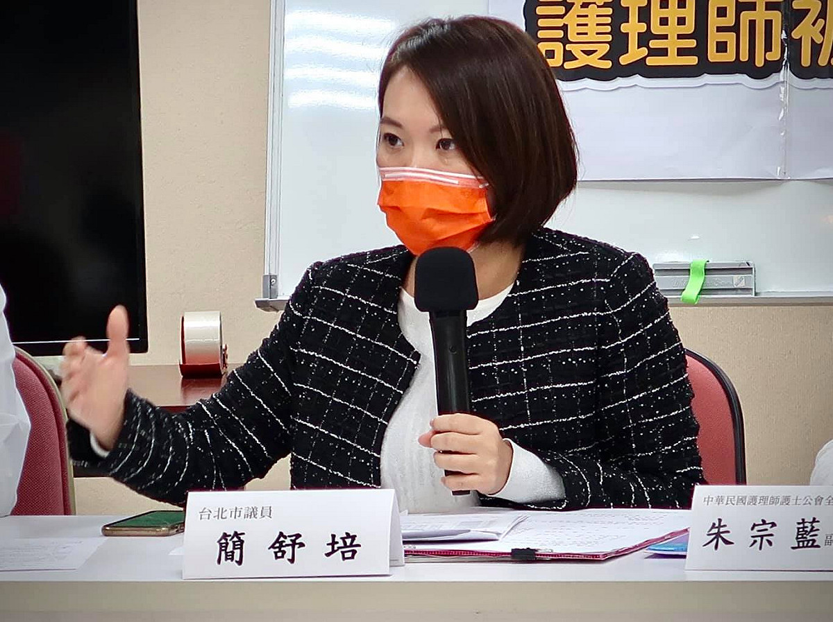 台北市議員簡舒培今（10）日表示，中央給北市的快篩數量是北三都的第二名，且超過北市回報需求，痛批柯文哲團隊說謊一條龍。 圖：取自簡舒培臉書（資料照）