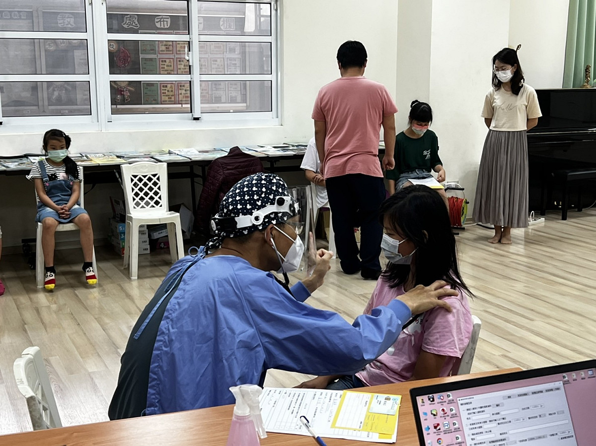 中市今起至國小校園為兒童施打疫苗。 台中市政府/提供