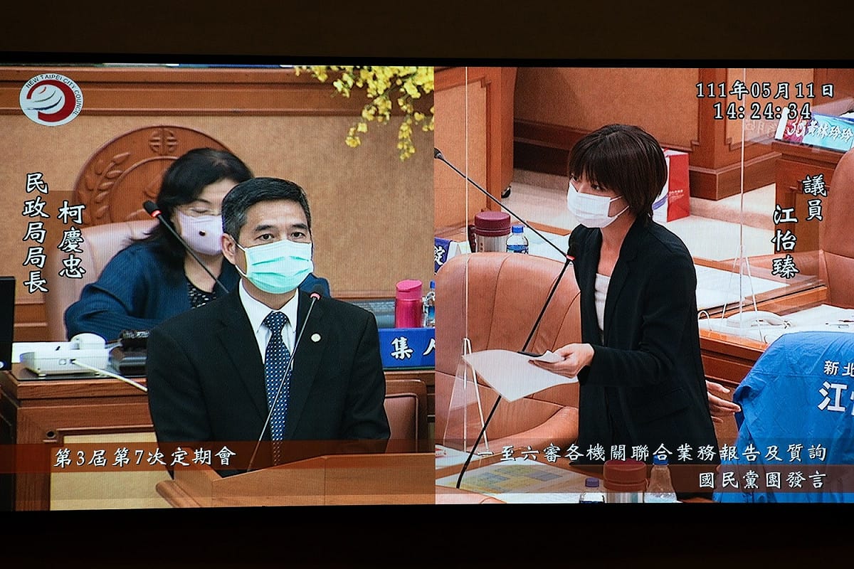 江怡臻質詢民政局長柯慶忠。 圖：江怡臻提供