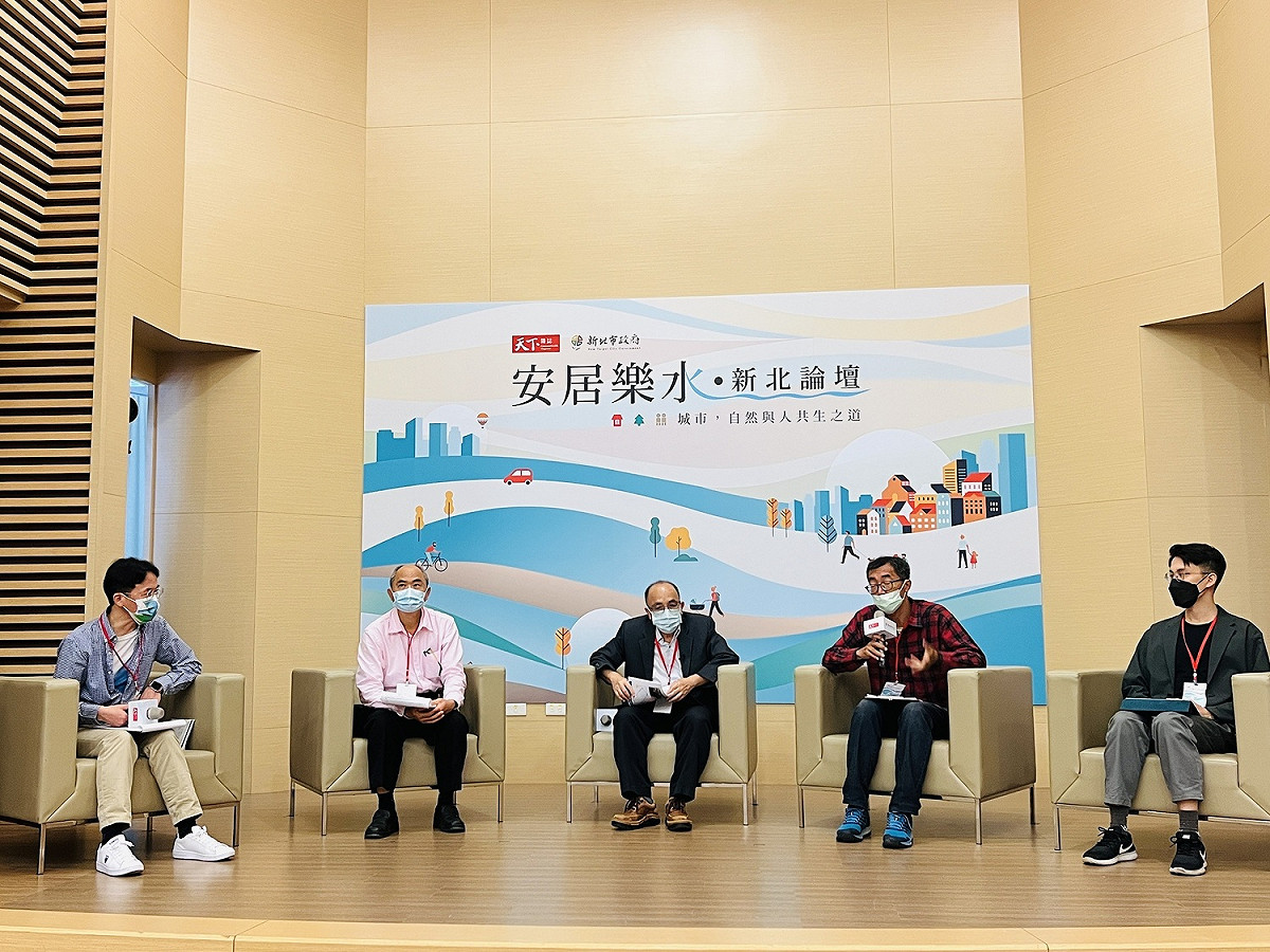 CSR@天下頻道總編輯黃昭勇擔任主持人，與淡水河守護聯盟發起人暨綠盟前秘書長陳建志、新北市河川生態保育協會李永志、RE-THINK 重新思考創辦人黃之揚多方會談，共同探討新北市與自然、與人的共生之道。 圖：新北市水利局提供