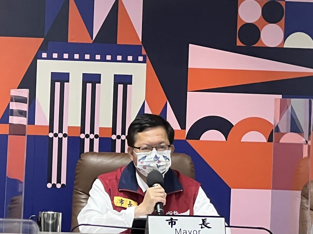 鄭文燦表示，市府規劃增設PCR採檢站，除現有的23站外，還要再加開7站，方便社區民眾就近採檢。 圖：桃園市政府／提供