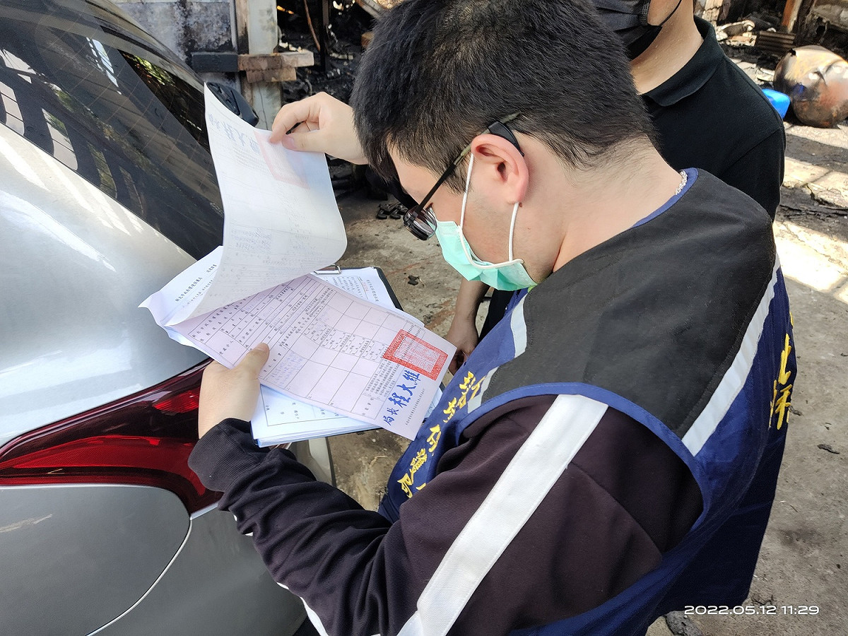 稽查人員至現場稽查，依法開罰並要求業者改善。