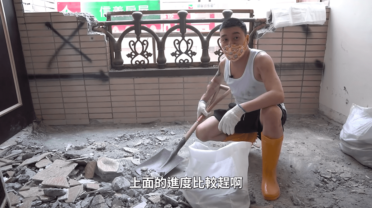 Toyz體驗當「工地臨時工」。 圖：翻攝自Toyz YT(@Toyz)
