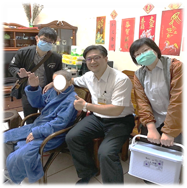 健保署推動「全民健康保險居家醫療照護整合計畫」多年，中醫師可到宅為失能者提供針灸、中藥與傷科指導。 圖：衛生福利部/提供