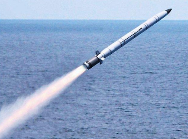 中共解放軍最新研發的鷹擊-21 艦載高超音速反艦導彈。 圖 : 翻攝自KKNews