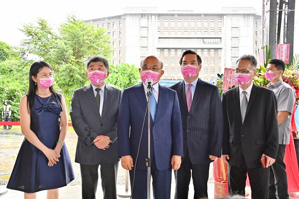 行政院長蘇貞昌（中）。 圖：行政院提供