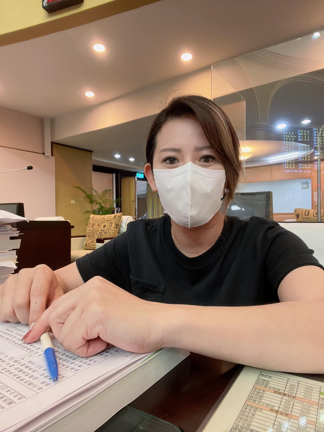國民黨議員李中岑表示自己也確診，目前並無發燒，但喉嚨痛及咳嗽症狀較為嚴重。 圖：翻攝自李中岑臉書