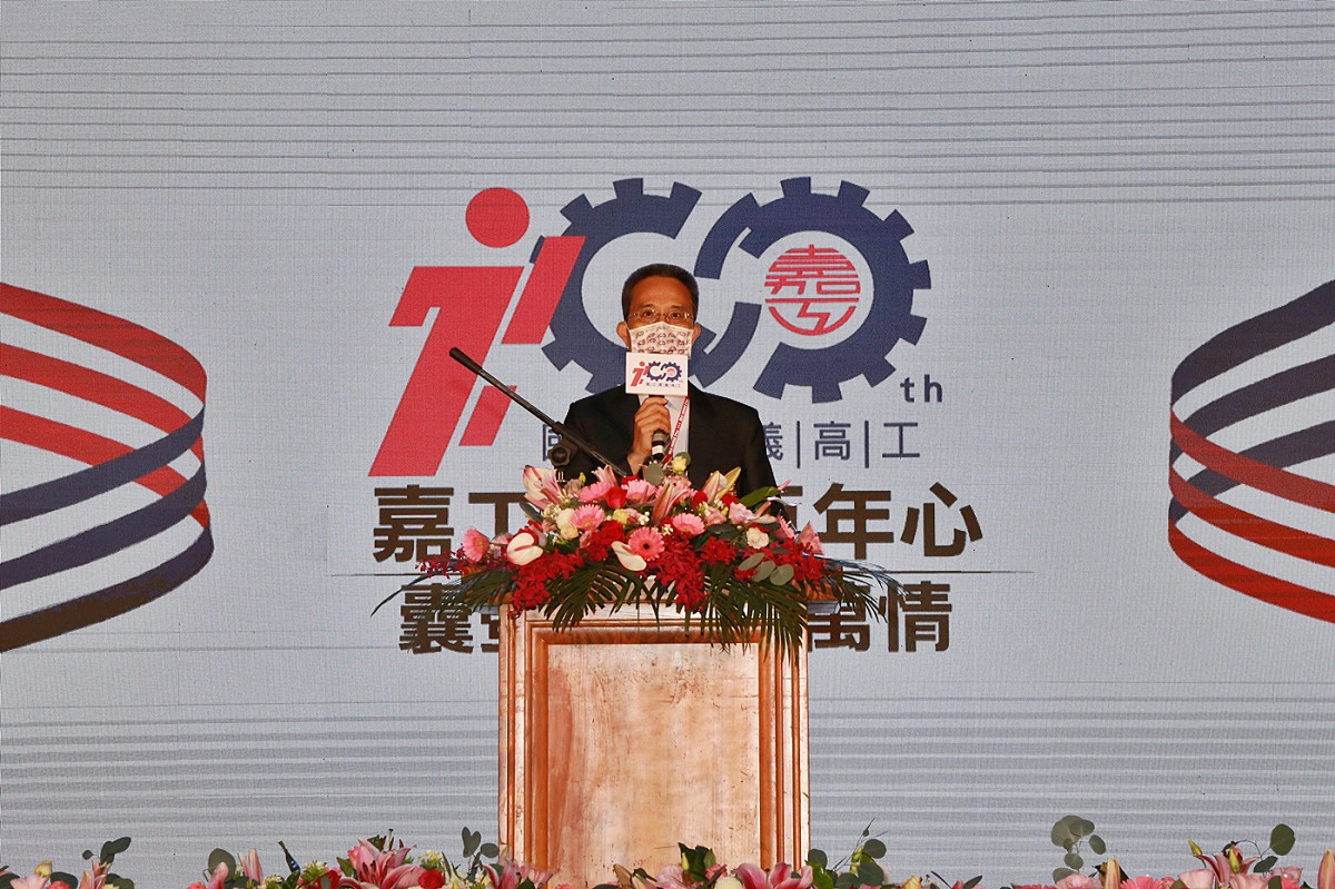 嘉義高工校長陳瑞洲表示，勤學、苦讀與感恩是嘉義高工優良的傳統。 圖：嘉義市政府/提供