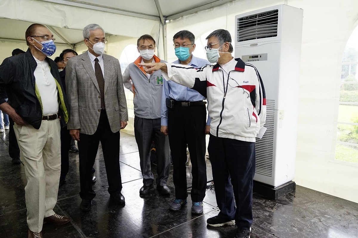 台北市長柯文哲今日下午前往中正紀念堂視察新社的防疫急門診/車來速建置進度 圖：台北市政府提供