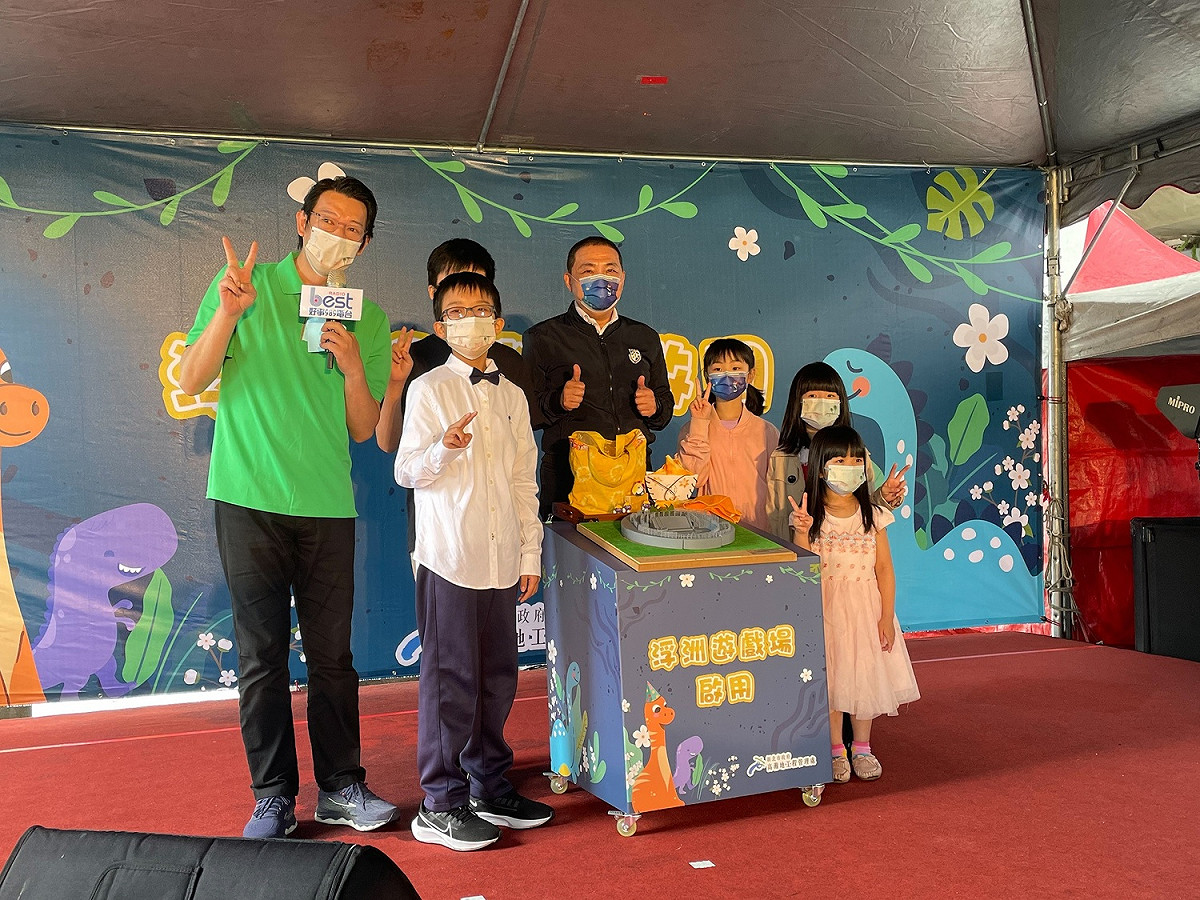 今(15)日新北市長侯友宜到場參加浮洲遊戲場啟用活動。 圖：新北市水利局提供
