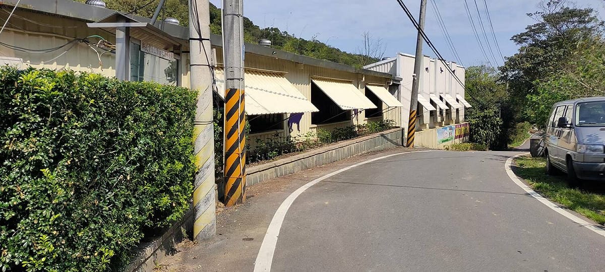 八里動物之家犬舍綠美化施工後環境煥然一新。    圖：新北市動保處提供
